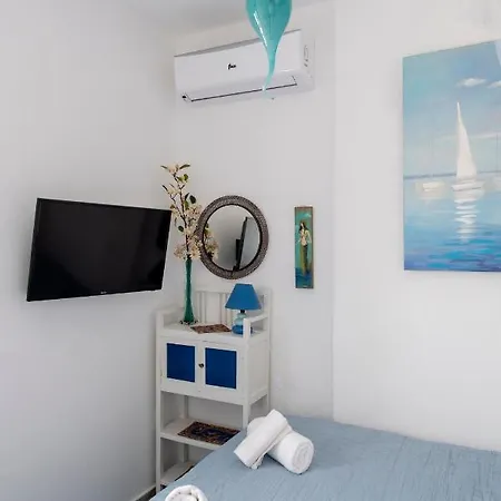 Ricos Two Bedroom House - Paros * Naousa (Paros)